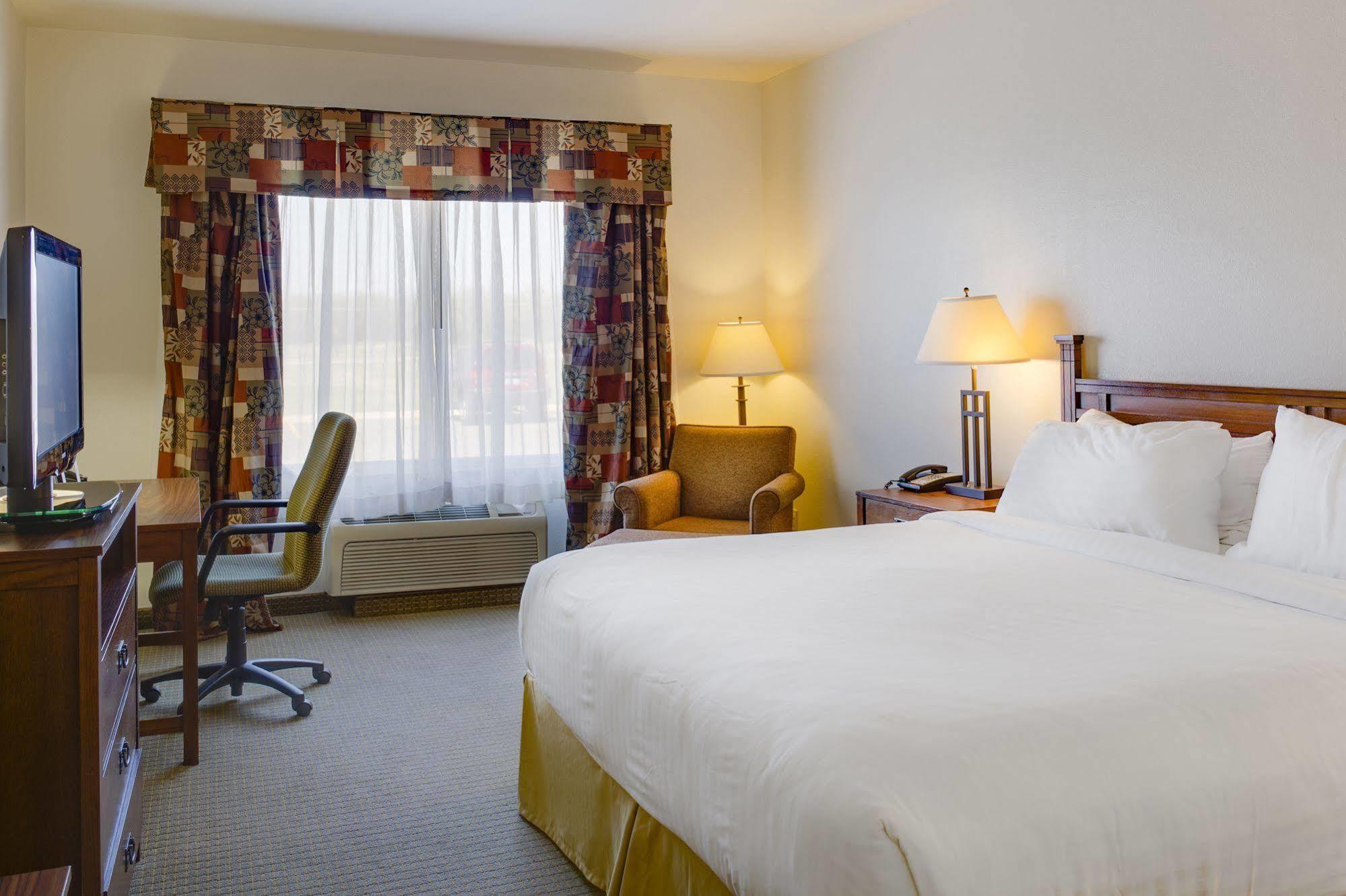 Hotel Holiday Express & Oklahoma City-bethany By Ihg 3*