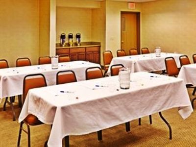 Express & Oklahoma City-bethany By Ihg Hotel